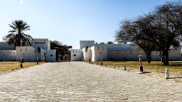 Namutoni wurde wie Okaukuejo 1897 von der damaligen deutschen Kolonialverwaltung als Kontrollstelle gegen das Vordringen der Rinderpest aus den nördlich gelegenen Ovambogebieten errichtet