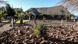 Elegant Desert Lodge - GPS: 24°37'11